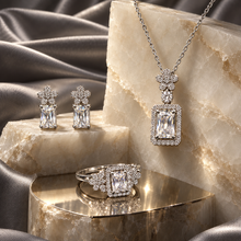 Clear Fiora Bloom jewellery set with pendant necklace, earrings and ring