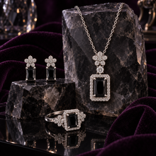 Black Fiora Bloom jewellery set with pendant necklace, earrings and ring